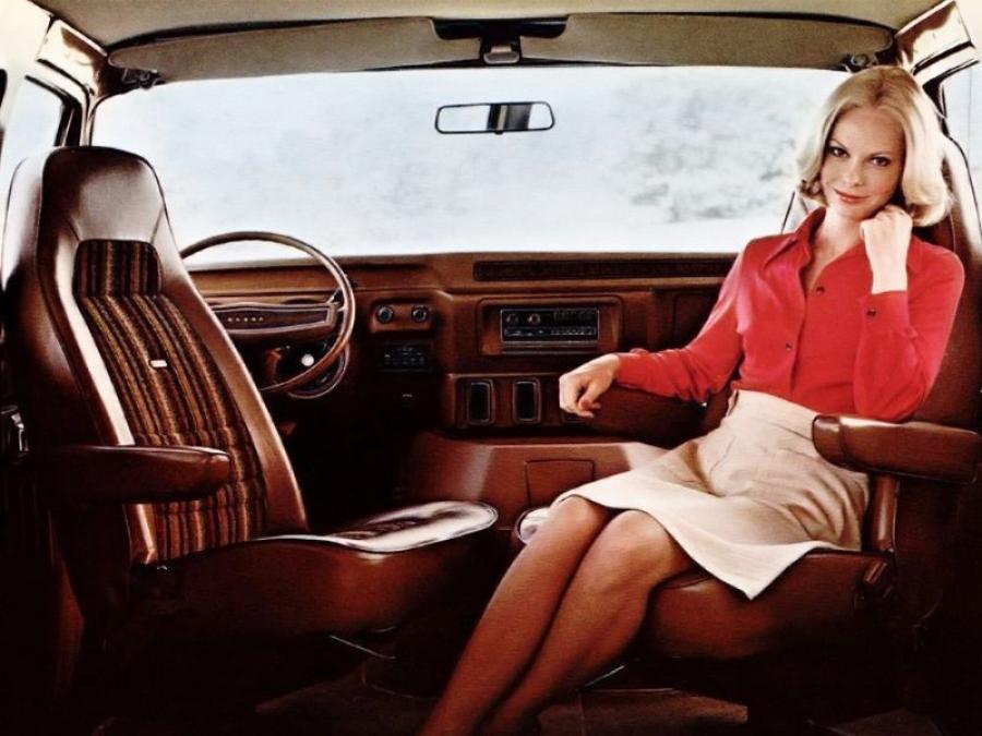  Dodge Royal Sportsman Wagon 1977 года  (фото 2 из 3)